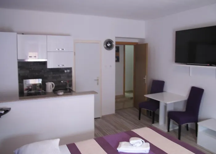 Maison d'hôtes And Stambuk Ii 3*